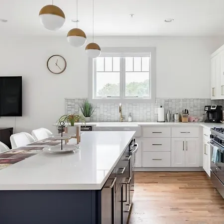 Brand New Luxury Home Near Downtown